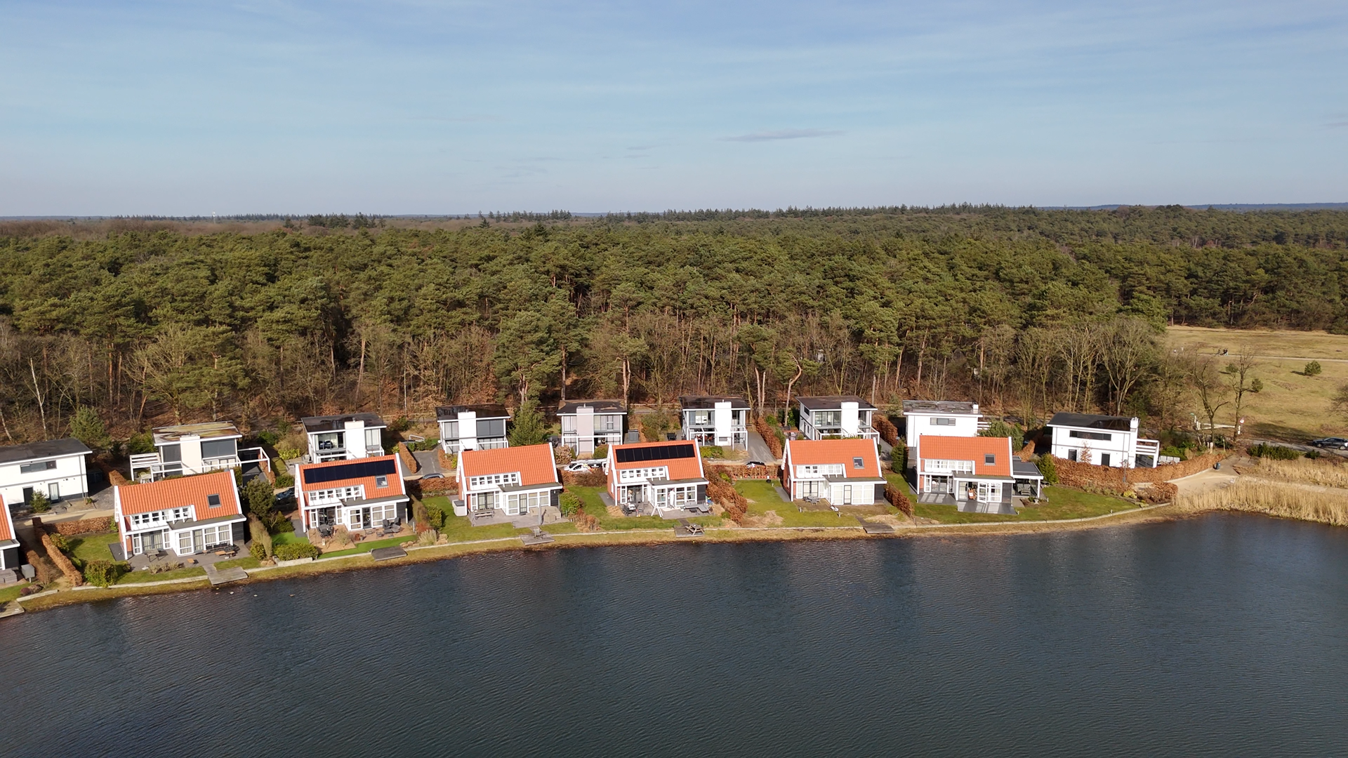Vakantiehuisje Otterlo geschilderd. Gefilmd met de drone.