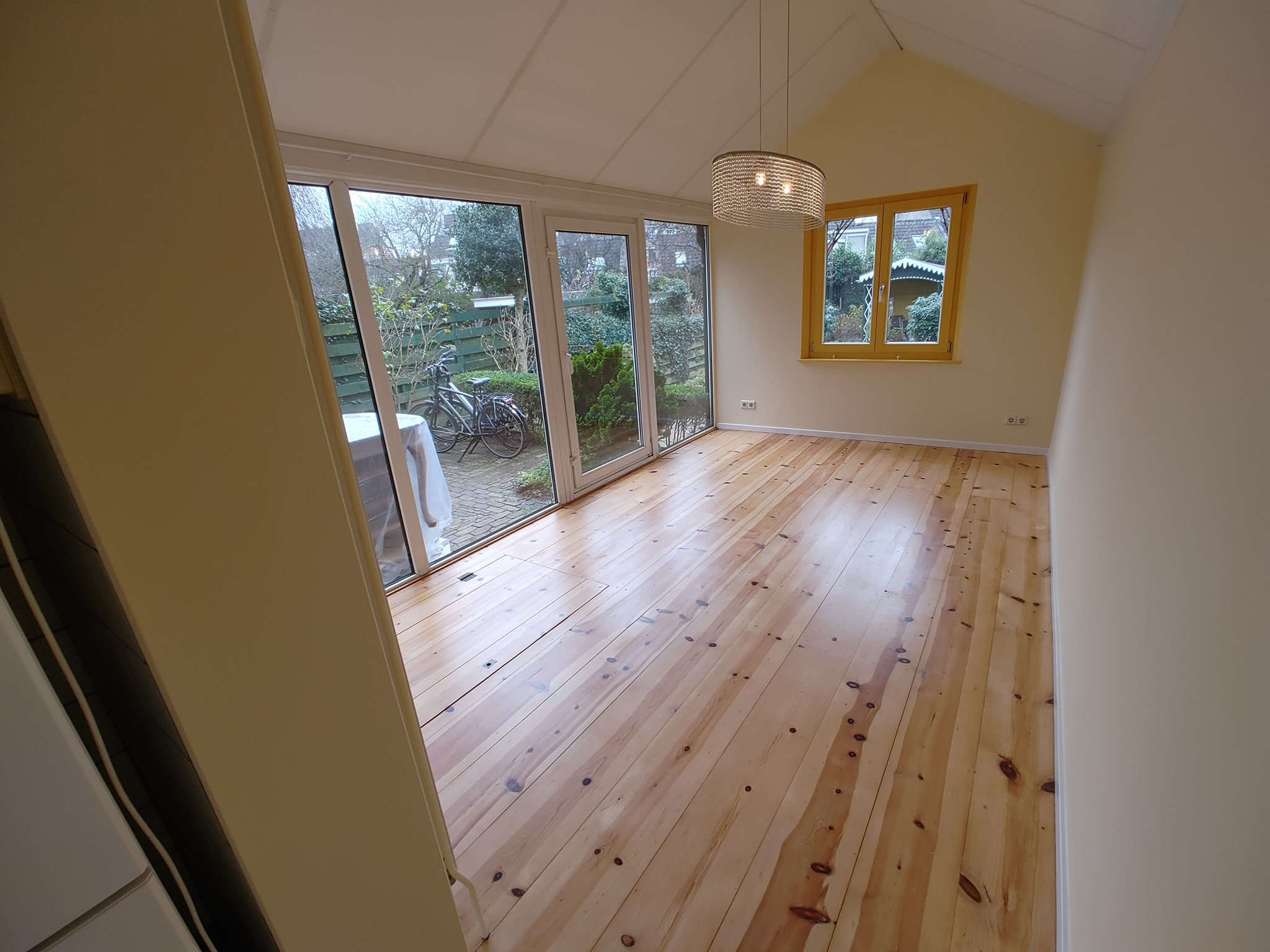 Houten vloer afkrabben en lakken