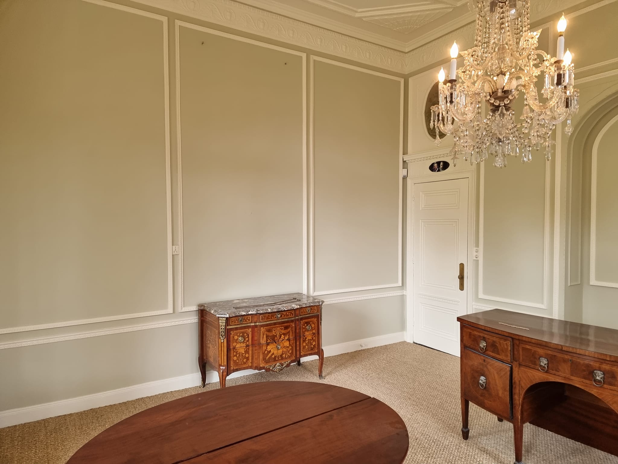 Stijlkamer in landhuis met Farrow and Ball kleuren