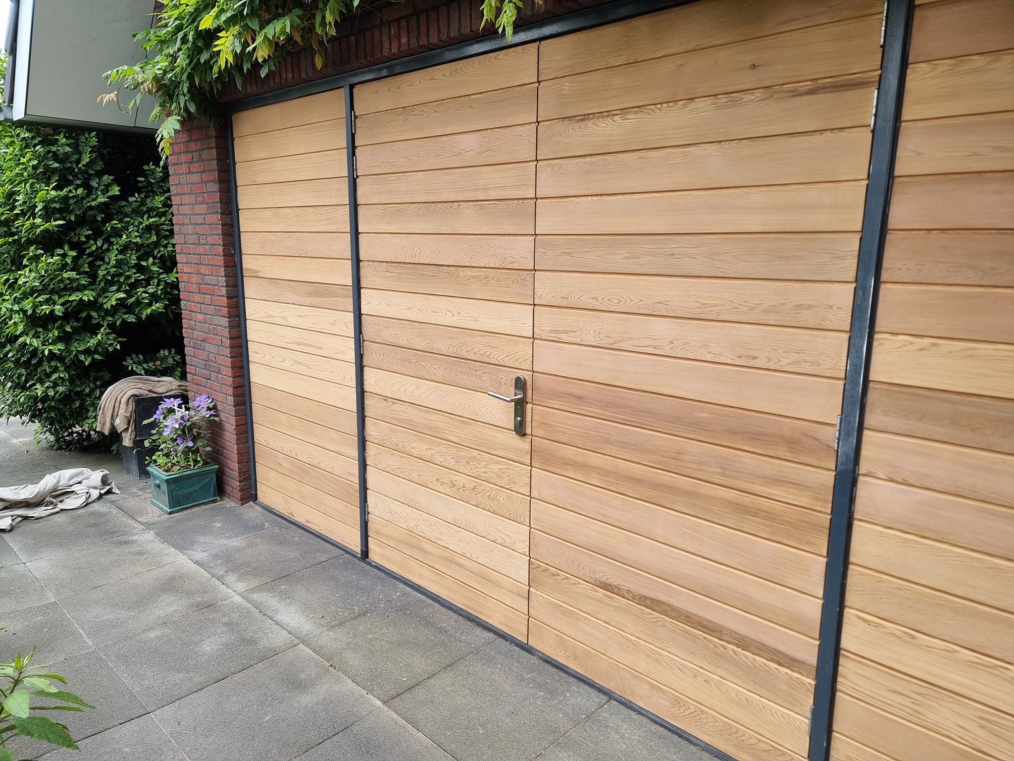 Verweerde planken afkrabben en lakken