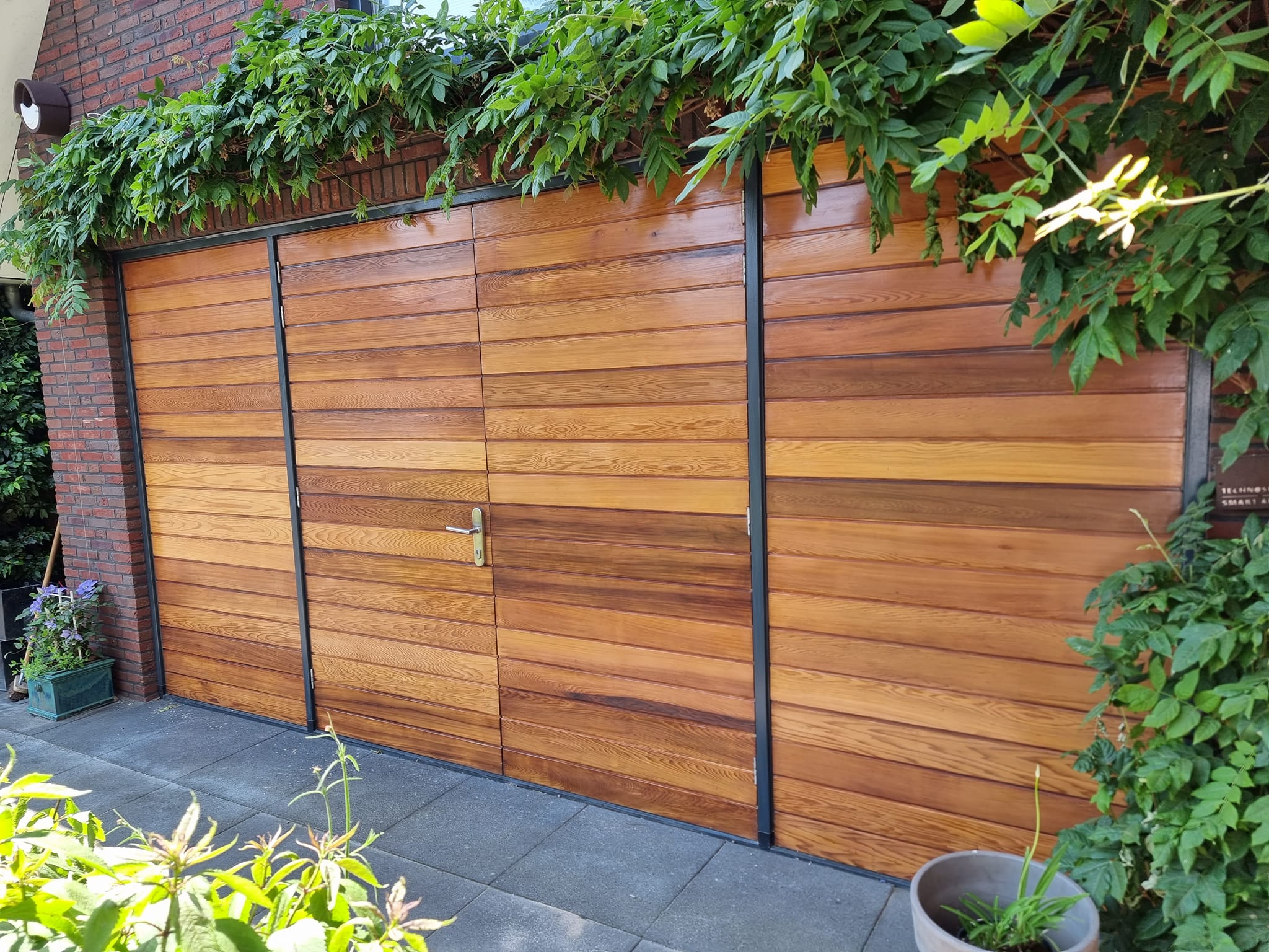 Verweerde planken afkrabben en lakken